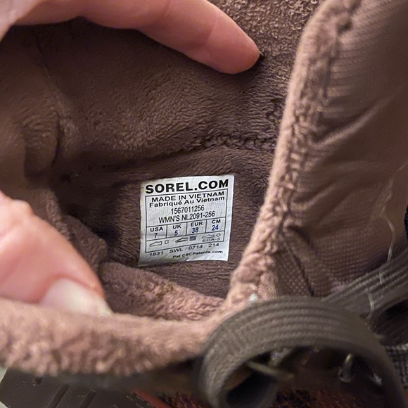 Sorel winter boots size 7. - Picture 3 of 4